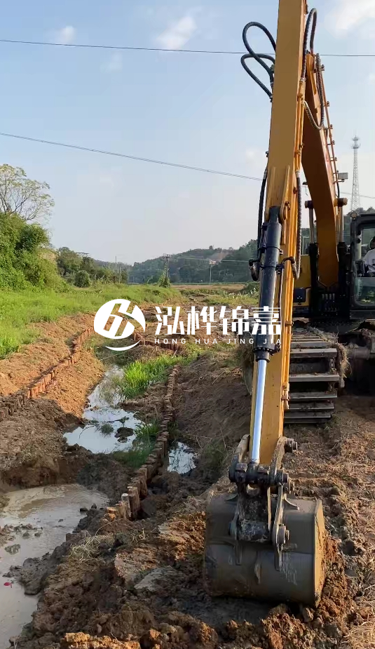 青島河道清淤專業(yè)施工-水挖機清淤適合哪些河道狀況？